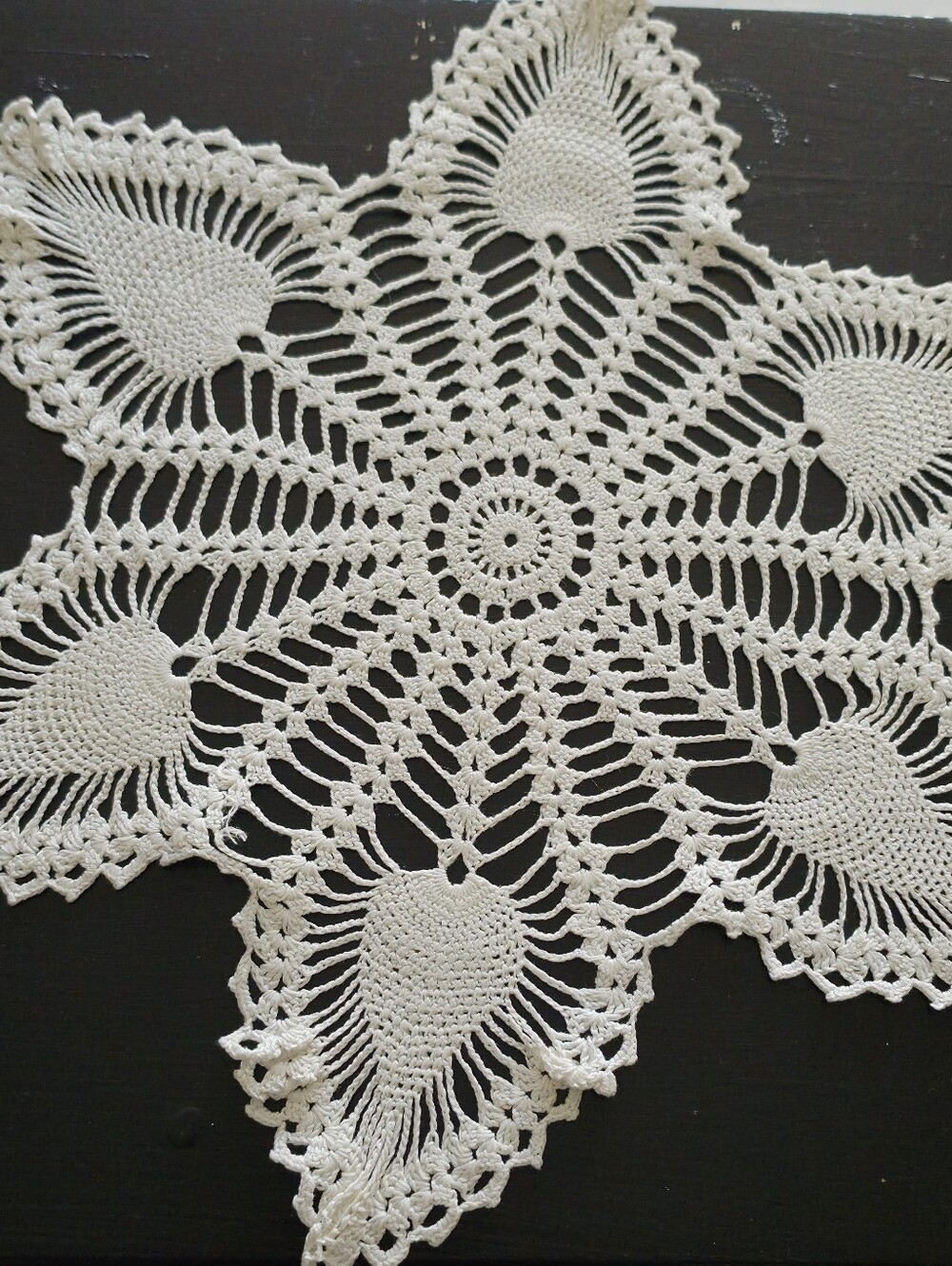 WHITE VINTAGE HAND CROCHET DOILY WITH SEVERAL DIFFERENT TECHNIQUES